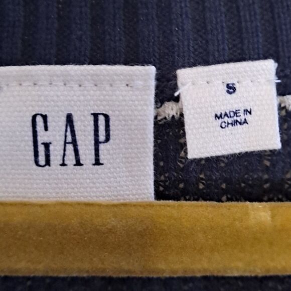 Gap ladies pullover top NWOT - Picture 3 of 8